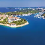 Σπίτι διακοπών 4 Bedroom Lovely In