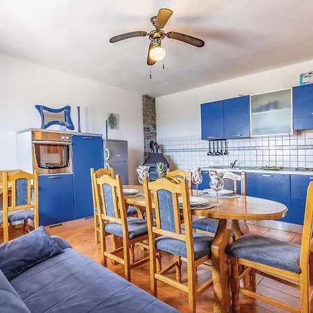 Ferienhaus Gorgeous Apartment In Pula With House Sea View