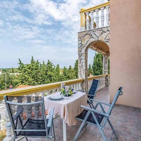 Gorgeous Apartment In Pula With House Sea View Ferienhaus Pula