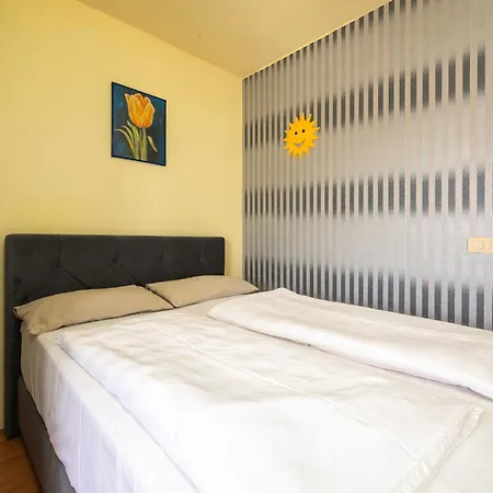 Gorgeous Apartment In Pula With House Sea View * Pula