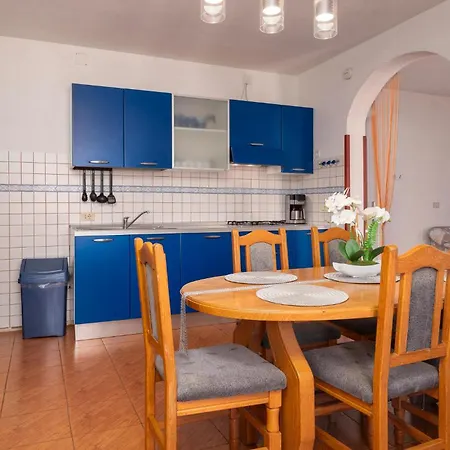 Gorgeous Apartment In Pula With House Sea View * Pula