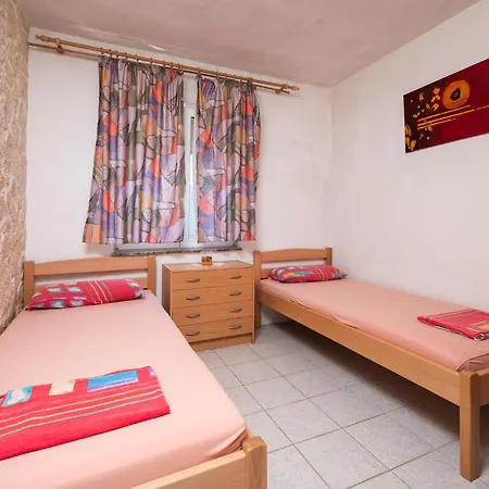 Gorgeous Apartment In Pula With House Sea View * Pula