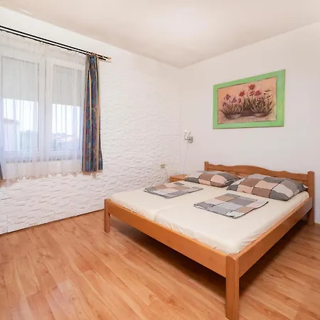 Gorgeous Apartment In Pula With House Sea View Ferienhaus *