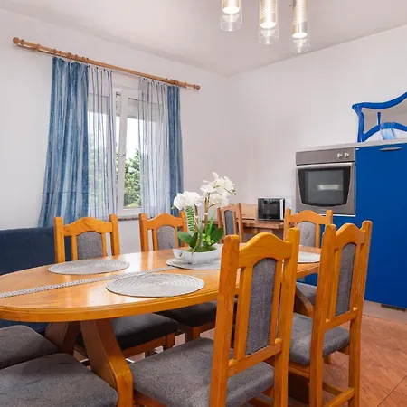 Gorgeous Apartment In Pula With House Sea View * Pula