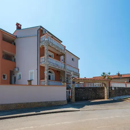 Ferienhaus Gorgeous Apartment In Pula With House Sea View *