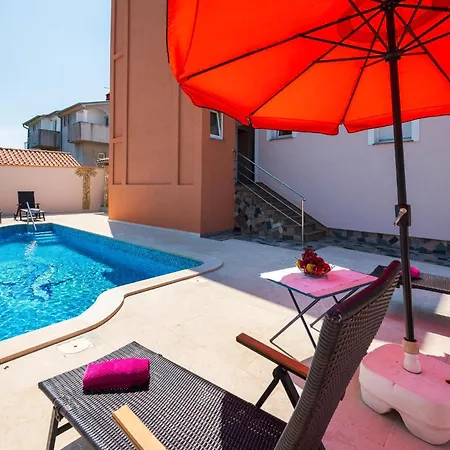 Gorgeous Apartment In Pula With House Sea View Pula