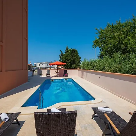 Gorgeous Apartment In Pula With House Sea View Pula