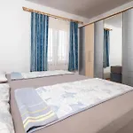 4 Bedroom Lovely In Casa vacanze *
