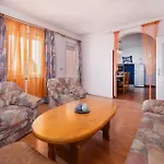 4 Bedroom Lovely In Casa vacanze *