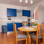 4 Bedroom Lovely In * Pola