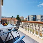4 Bedroom Lovely In Casa vacanze Pola