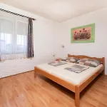 4 Bedroom Lovely In Casa vacanze *