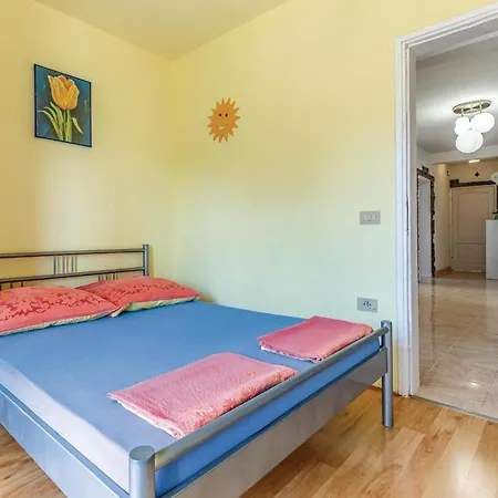 Gorgeous Apartment In Pula With House Sea View * Pula