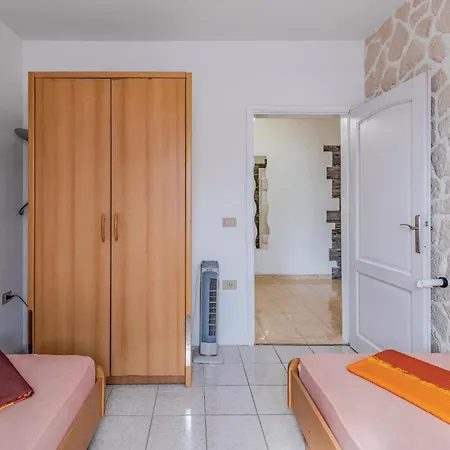 Holiday home Gorgeous Apartment In Pula With House Sea View *