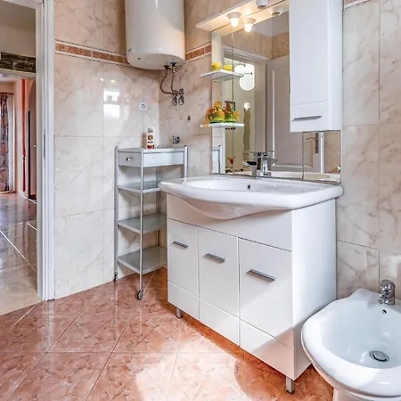 Gorgeous Apartment In Pula With House Sea View