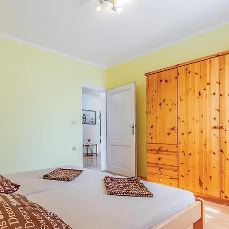Gorgeous Apartment In Pula With House Sea View Holiday home *