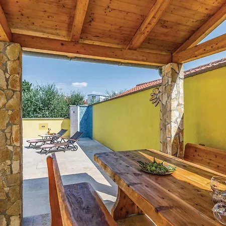 Gorgeous Apartment In Pula With House Sea View Holiday home