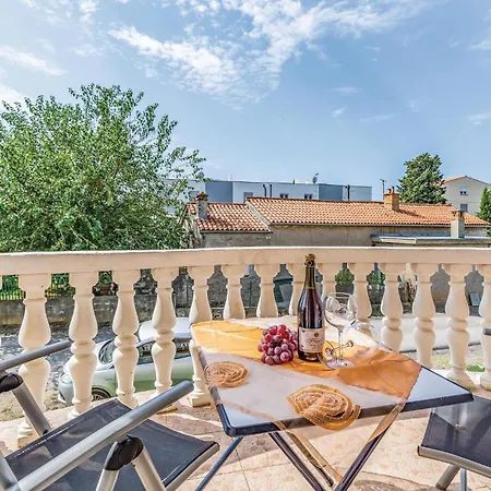 Dom wakacyjny Gorgeous In With House Sea View Pula
