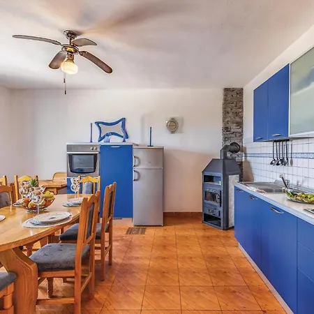 Gorgeous Apartment In Pula With House Sea View Holiday home Pula