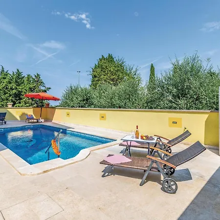 Gorgeous Apartment In Pula With House Sea View Holiday home Pula