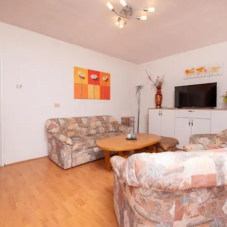 Ferienhaus Cozy Apartment In Pula With House Sea View