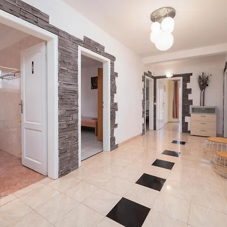 Cozy Apartment In Pula With House Sea View Ferienhaus