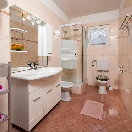 Cozy Apartment In Pula With House Sea View