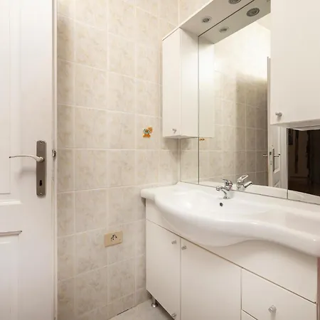 Ferienhaus Cozy Apartment In Pula With House Sea View