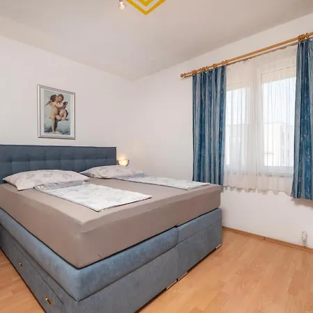 Cozy Apartment In Pula With House Sea View *