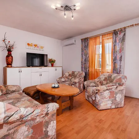 Cozy Apartment In Pula With House Sea View *