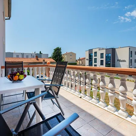 Cozy Apartment In Pula With House Sea View Ferienhaus Pula