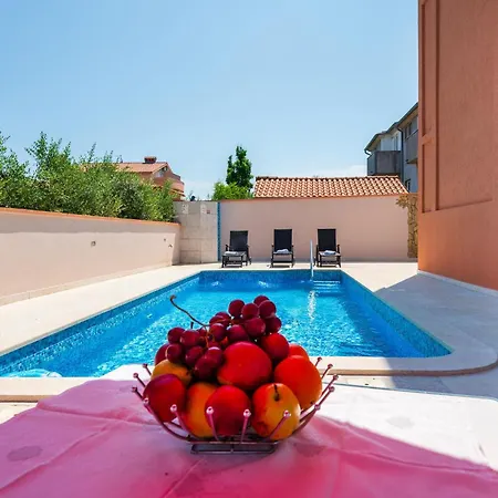 Cozy Apartment In Pula With House Sea View Ferienhaus