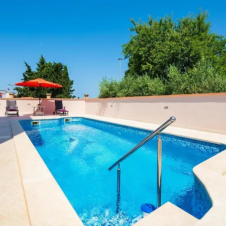 Cozy Apartment In Pula With House Sea View Ferienhaus *