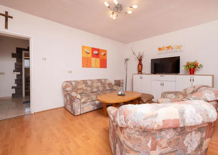 Nyaraló 4 Bedroom Lovely In