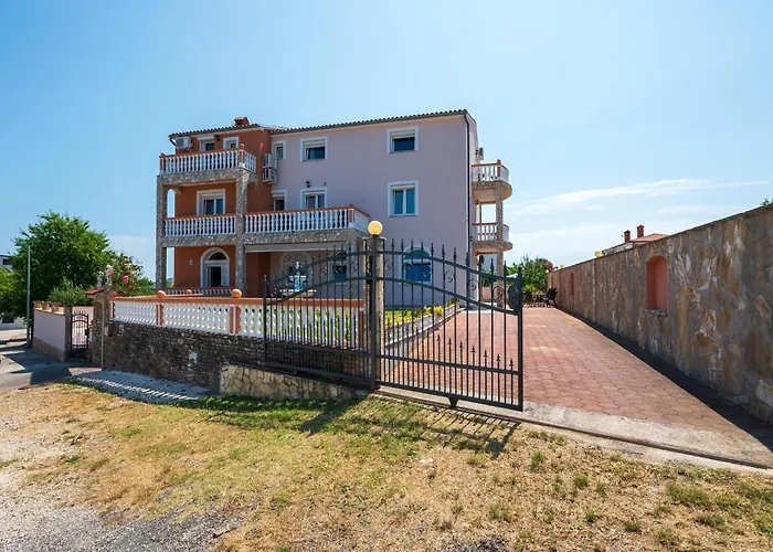 4 Bedroom Lovely In Nyaraló Póla