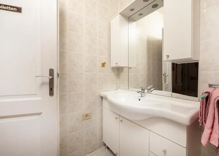 Nyaraló 4 Bedroom Lovely In