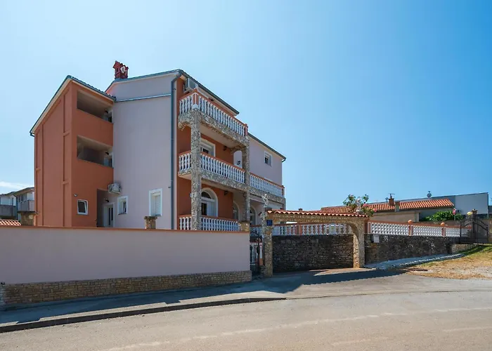 Nyaraló 4 Bedroom Lovely In *