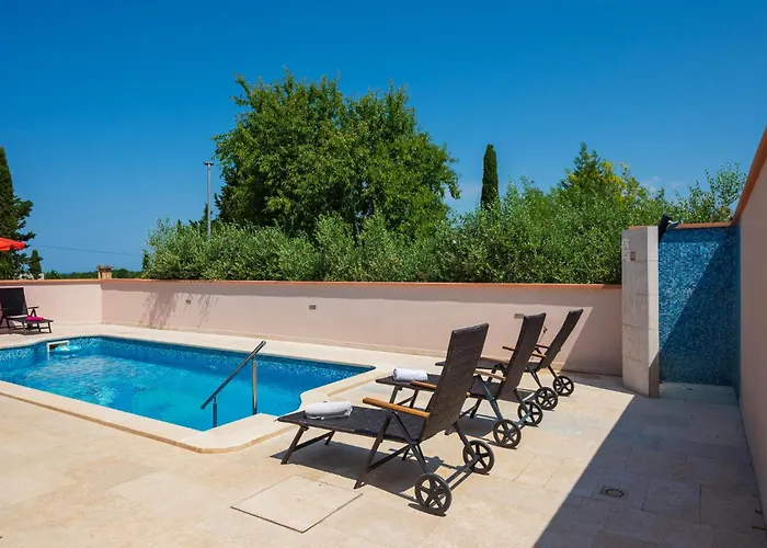 Nyaraló 4 Bedroom Lovely In